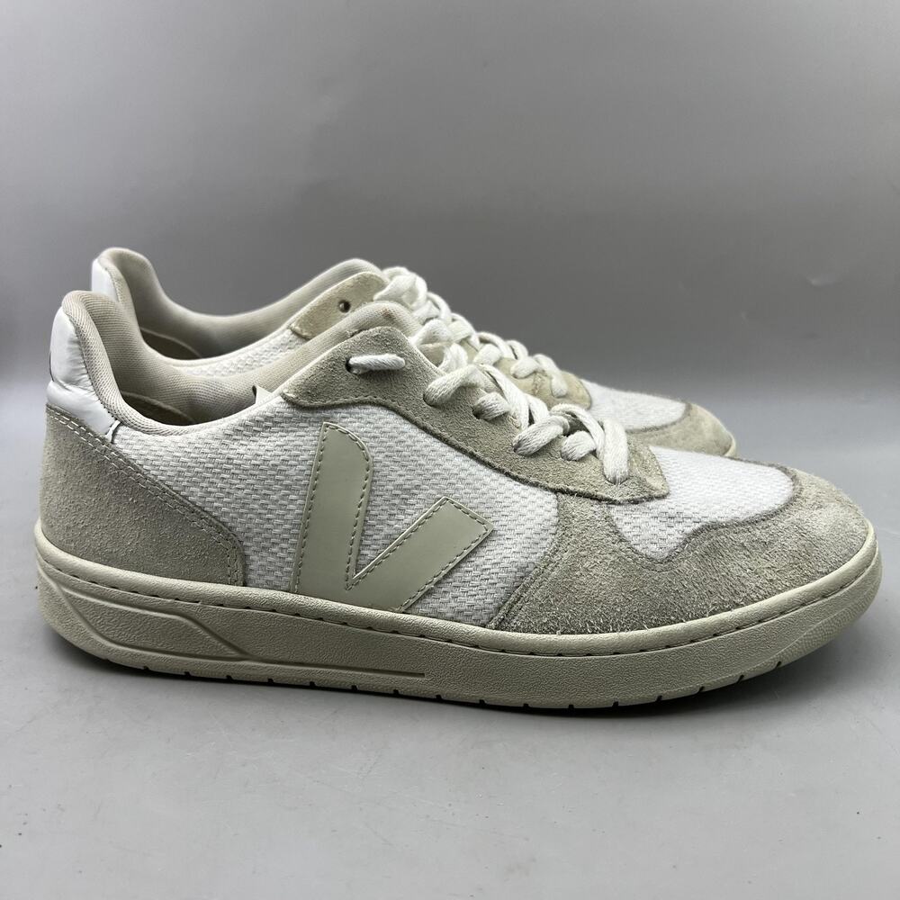 Veja Men's Sneakers in White and Light Gray